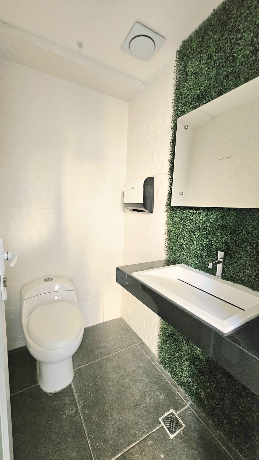 LOCAL COMERCIAL EN VENTA EN EQUIPETROL - INMUEBLE NUMERO 710