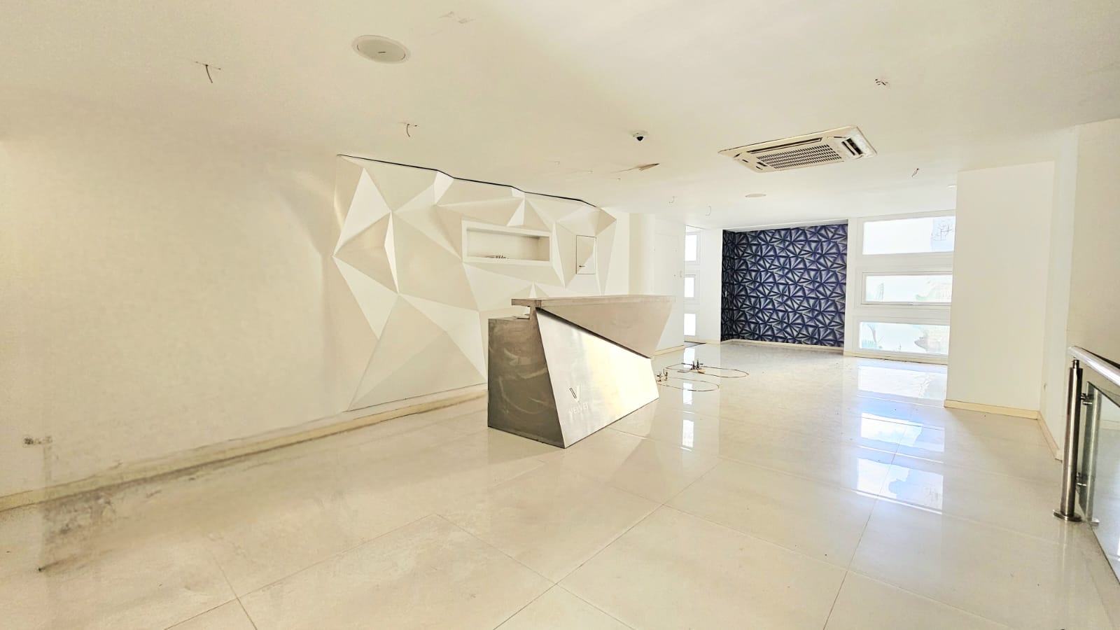 LOCAL COMERCIAL EN VENTA EN EQUIPETROL - INMUEBLE NUMERO 710