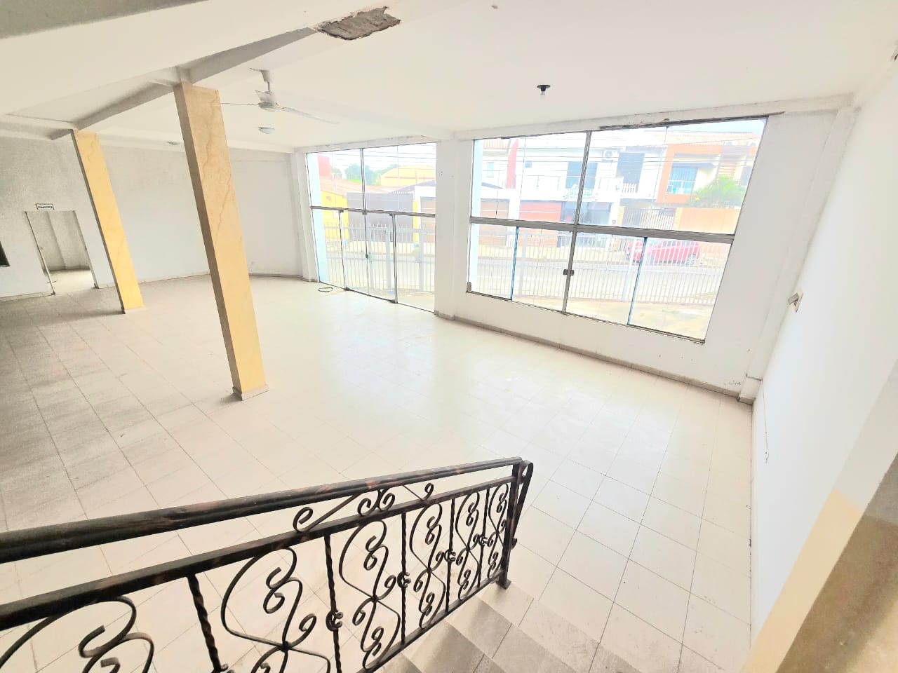 GALPON CON OFICINAS EN VENTA A PRECIO DE TERRENO ZONA NORTE - INMUEBLE NUMERO 718