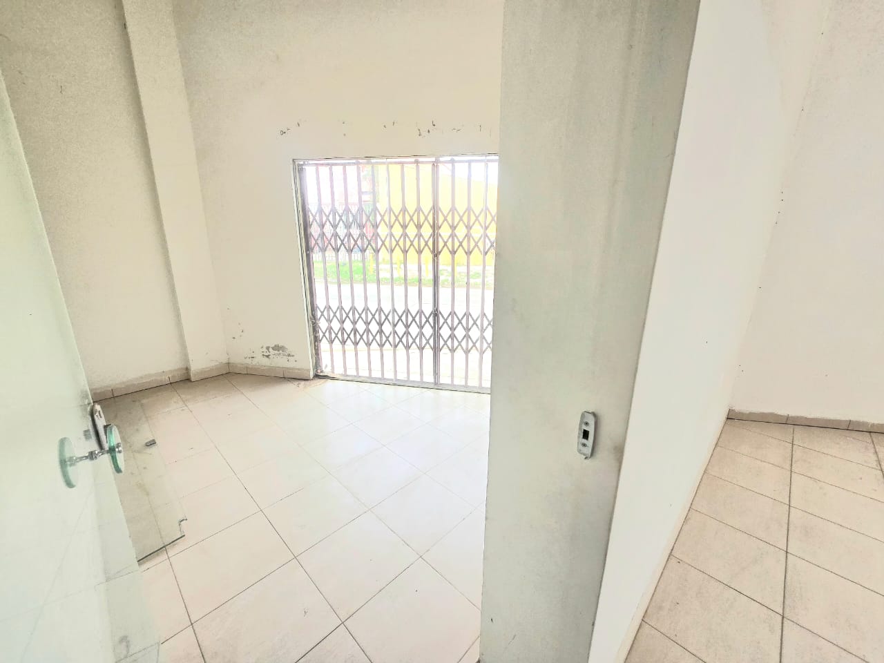 GALPON CON OFICINAS EN VENTA A PRECIO DE TERRENO ZONA NORTE - INMUEBLE NUMERO 718