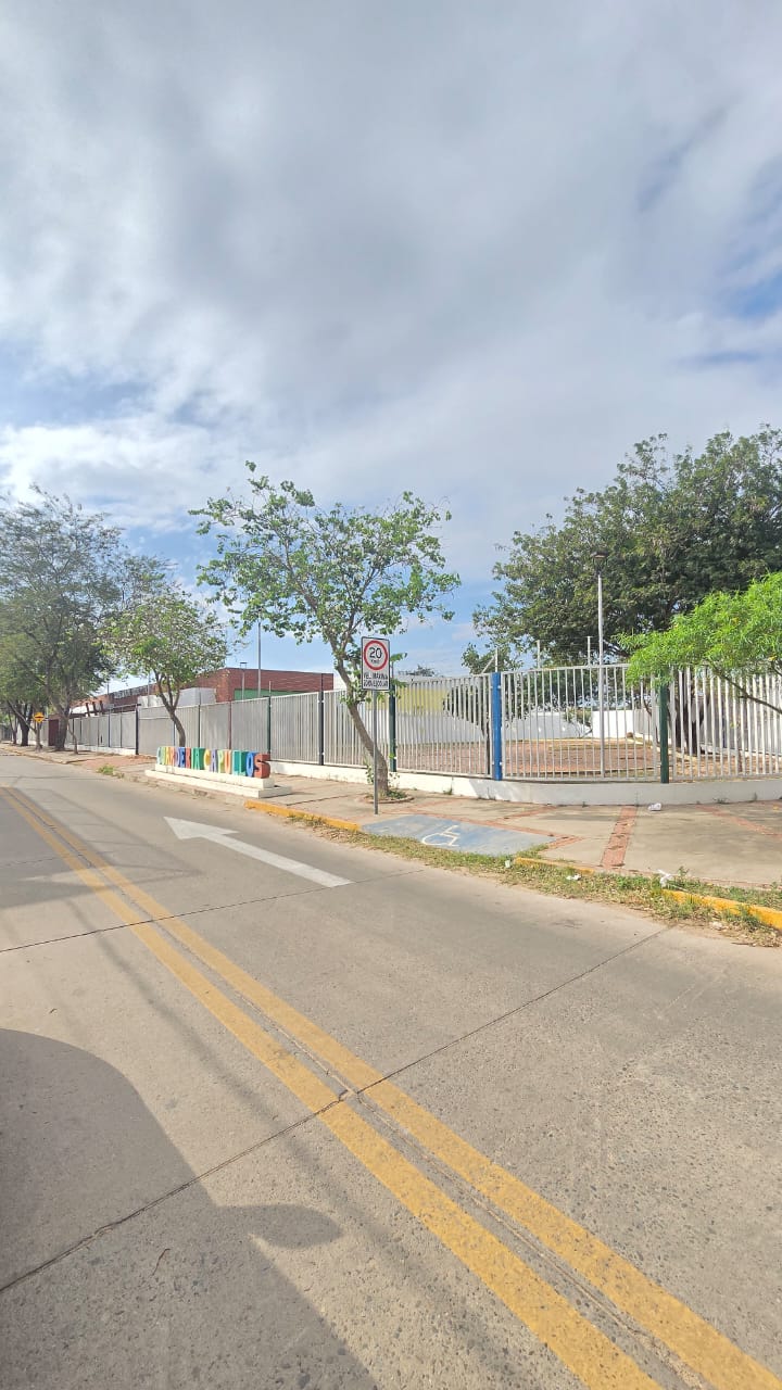 GALPON CON OFICINAS EN VENTA A PRECIO DE TERRENO ZONA NORTE - INMUEBLE NUMERO 718
