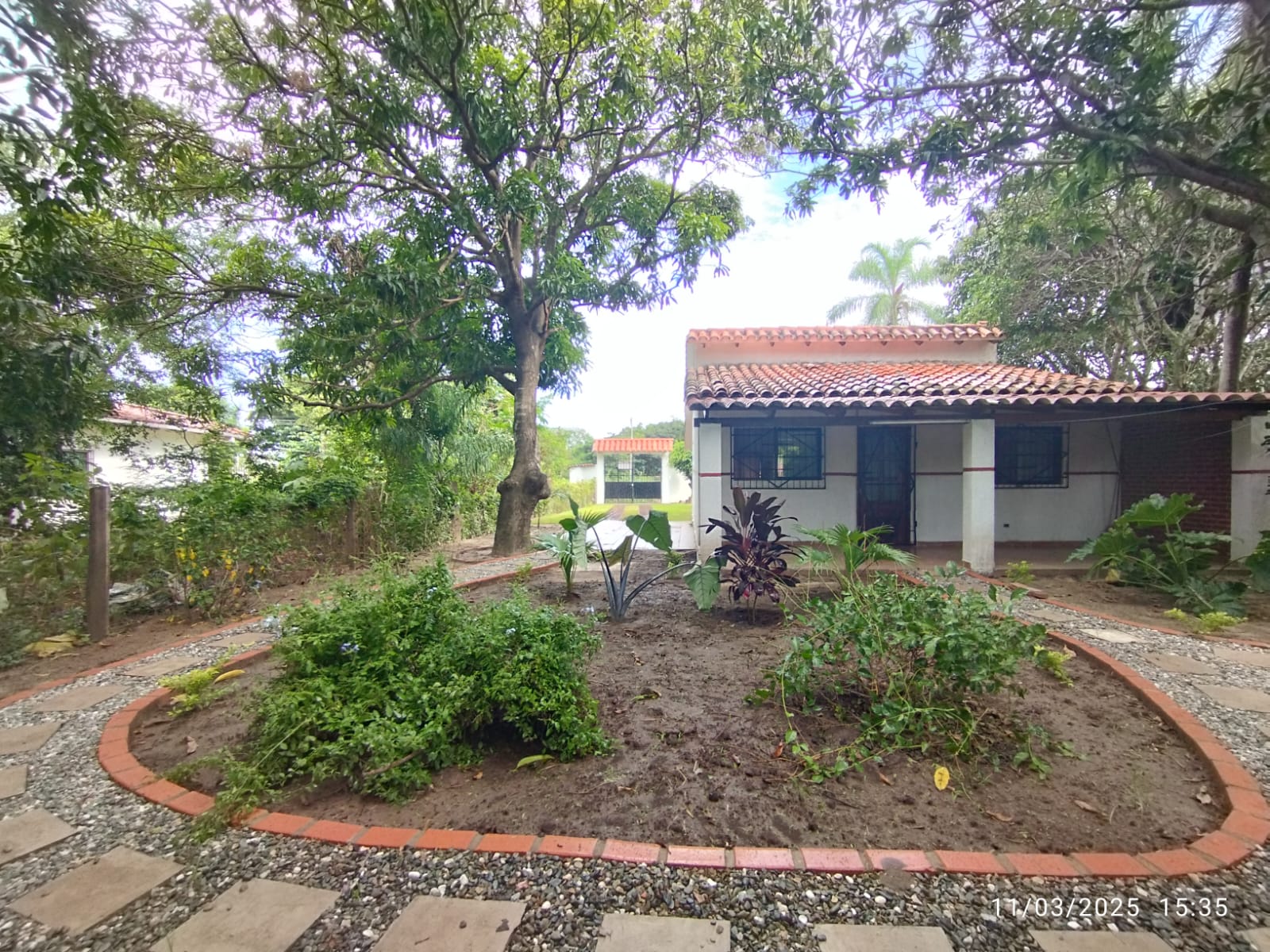 Senor Francés vende casa en Cotoca