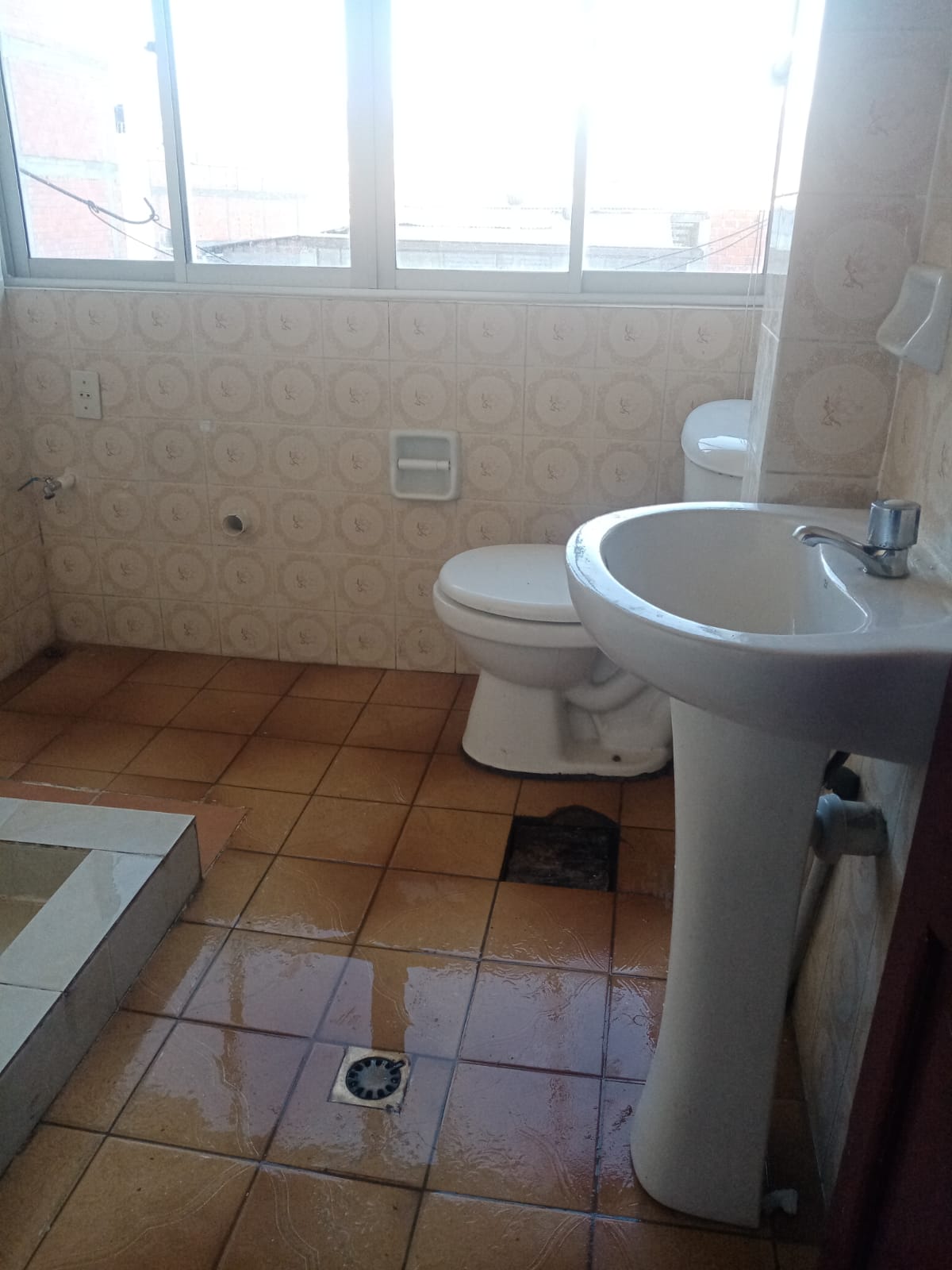 Por motivo de viaje, se vende departamento a una cuadra de l