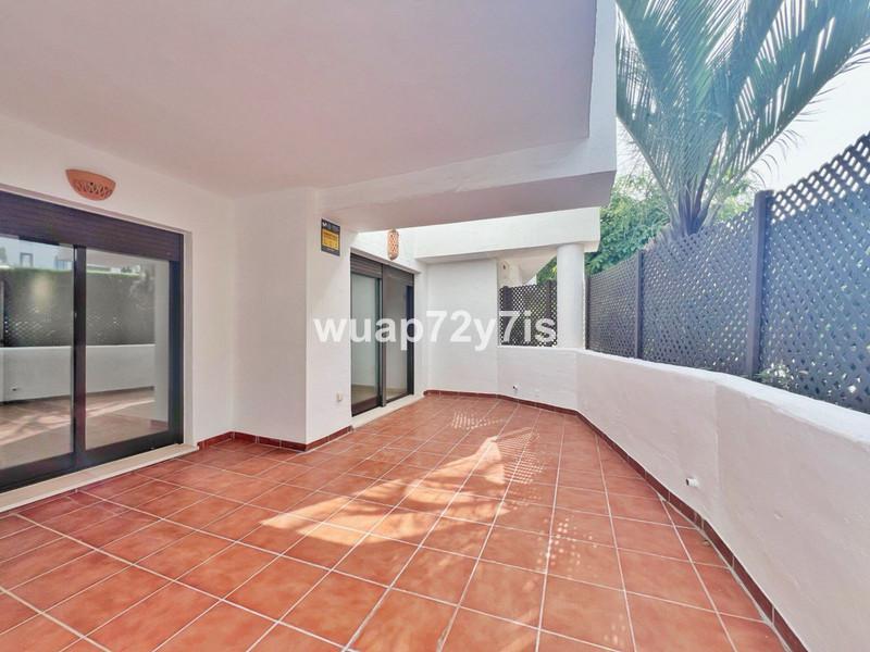 Apartamento de 3 dormitorios en planta baja en ubicación pri