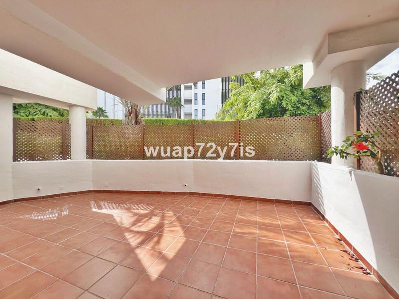 Apartamento de 3 dormitorios en planta baja en ubicación pri