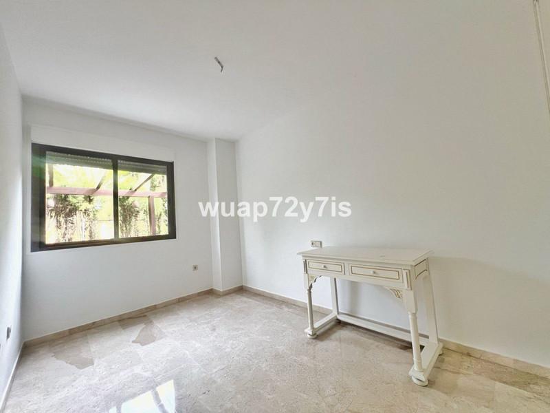 Apartamento de 3 dormitorios en planta baja en ubicación pri