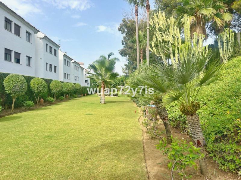 Apartamento de 3 dormitorios en planta baja en ubicación pri