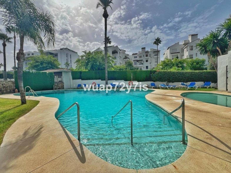 Apartamento de 3 dormitorios en planta baja en ubicación pri