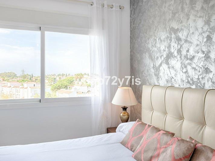 Ático renovado con impresionantes vistas al mar y la montaña