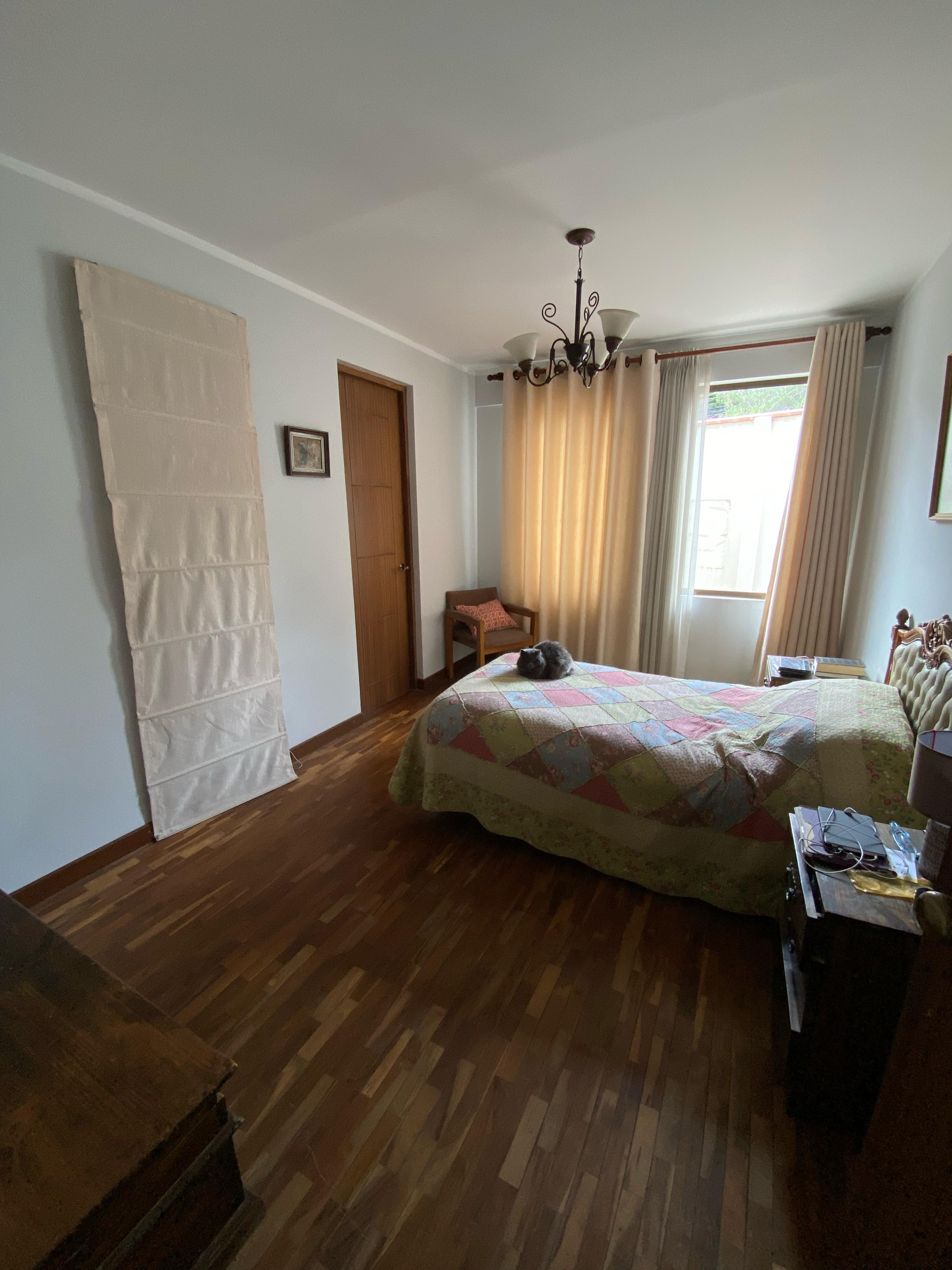 ¡Calacoto! Casa en esquina a precio de terreno 🏡✨