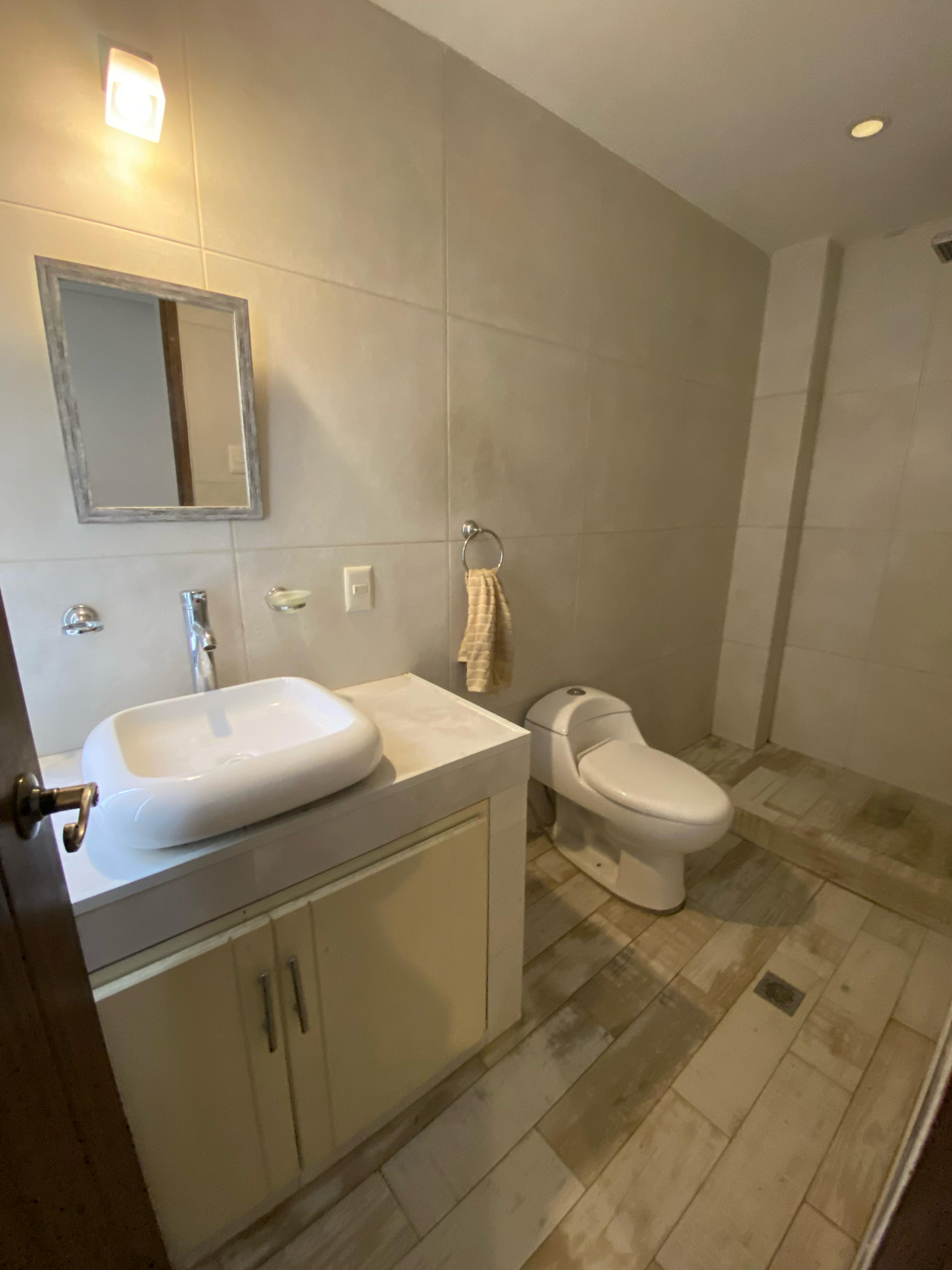 ¡Calacoto! Casa en esquina a precio de terreno 🏡✨