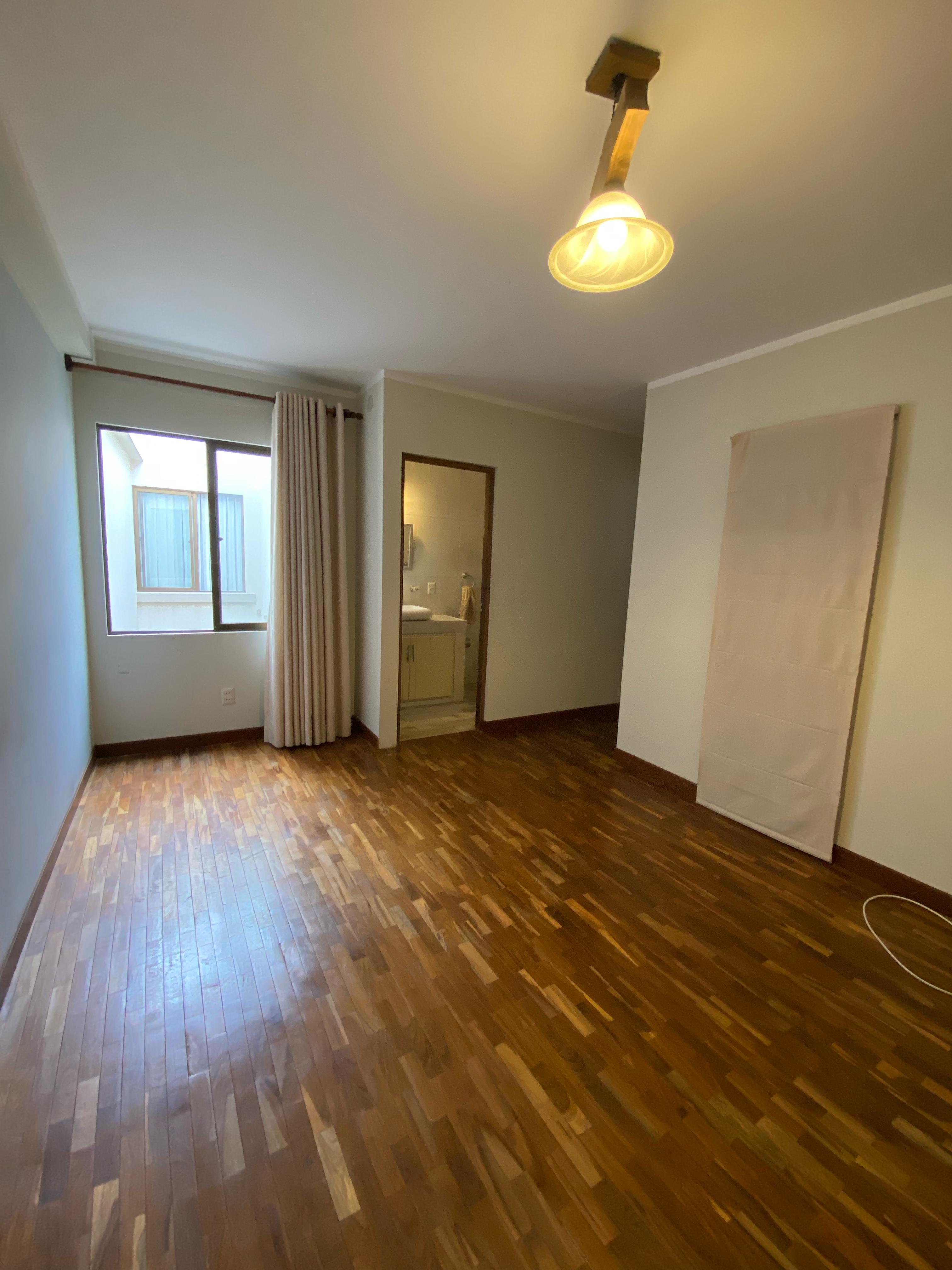 ¡Calacoto! Casa en esquina a precio de terreno 🏡✨