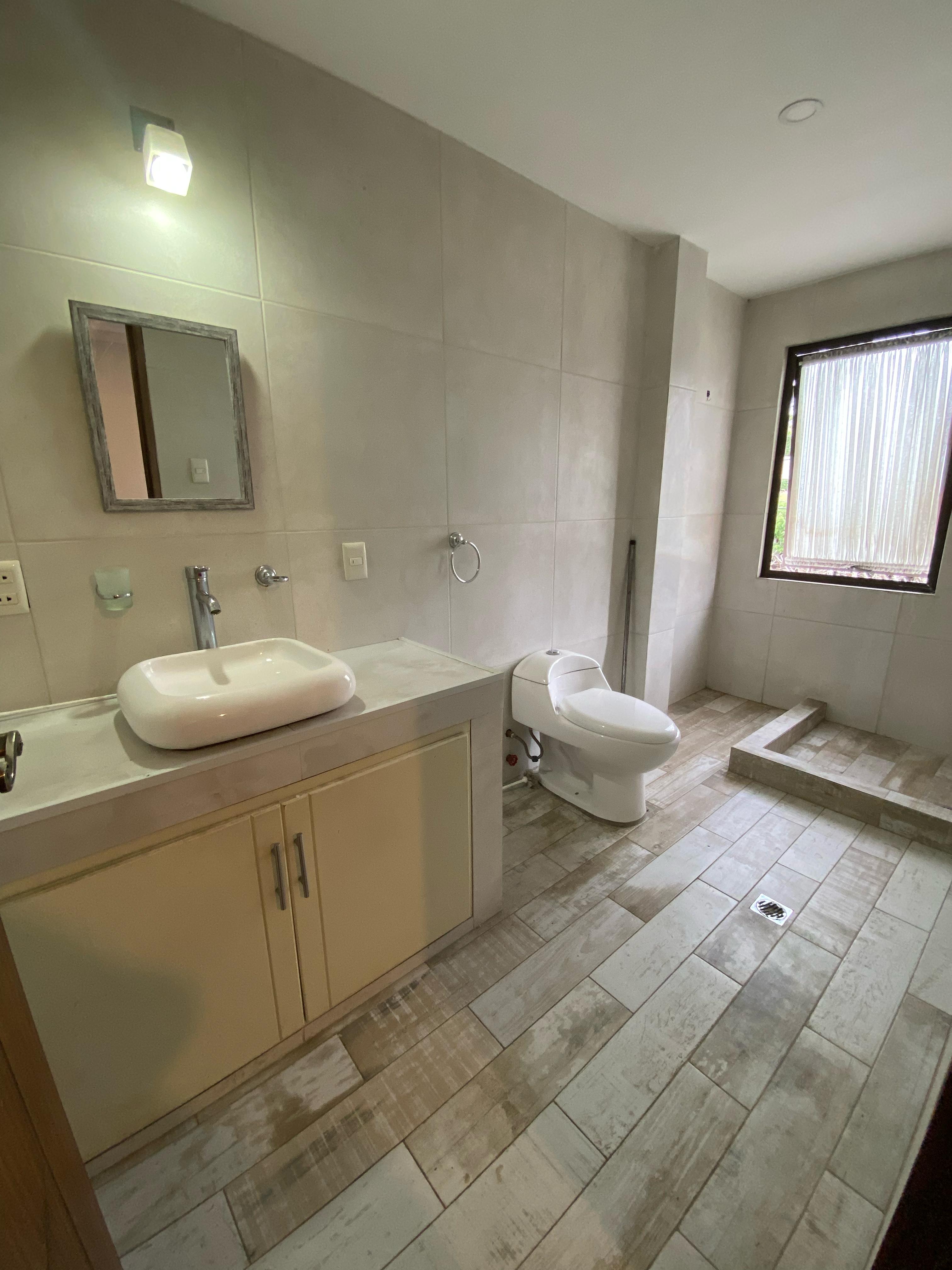 ¡Calacoto! Casa en esquina a precio de terreno 🏡✨