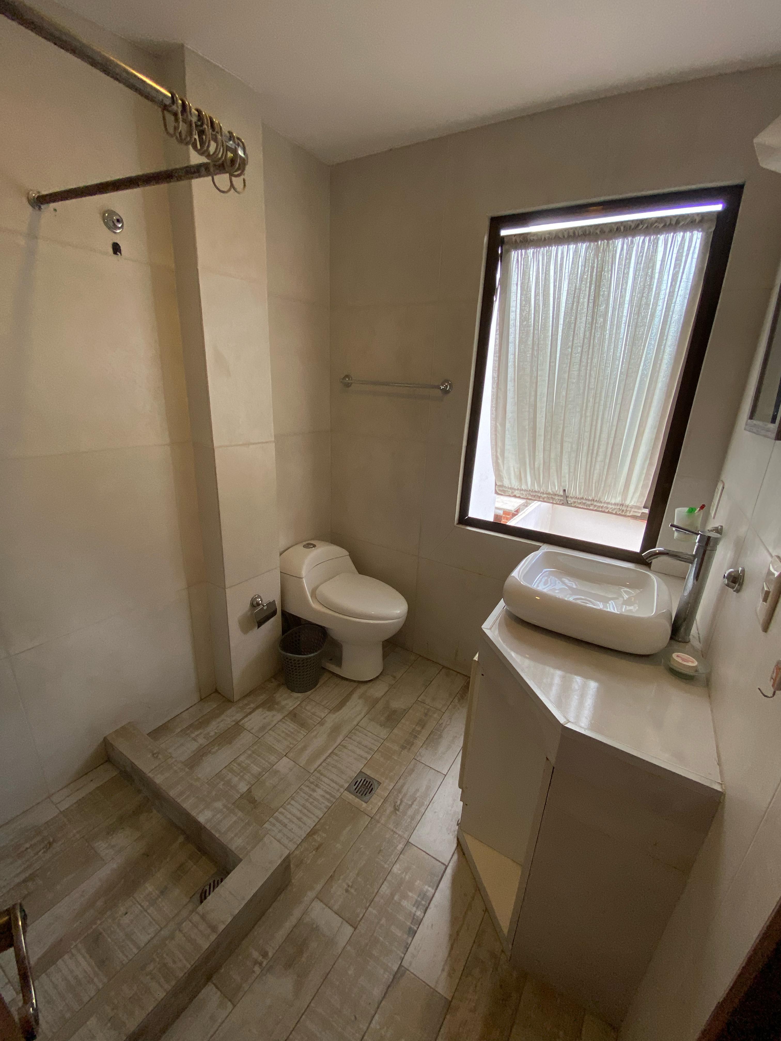 ¡Calacoto! Casa en esquina a precio de terreno 🏡✨