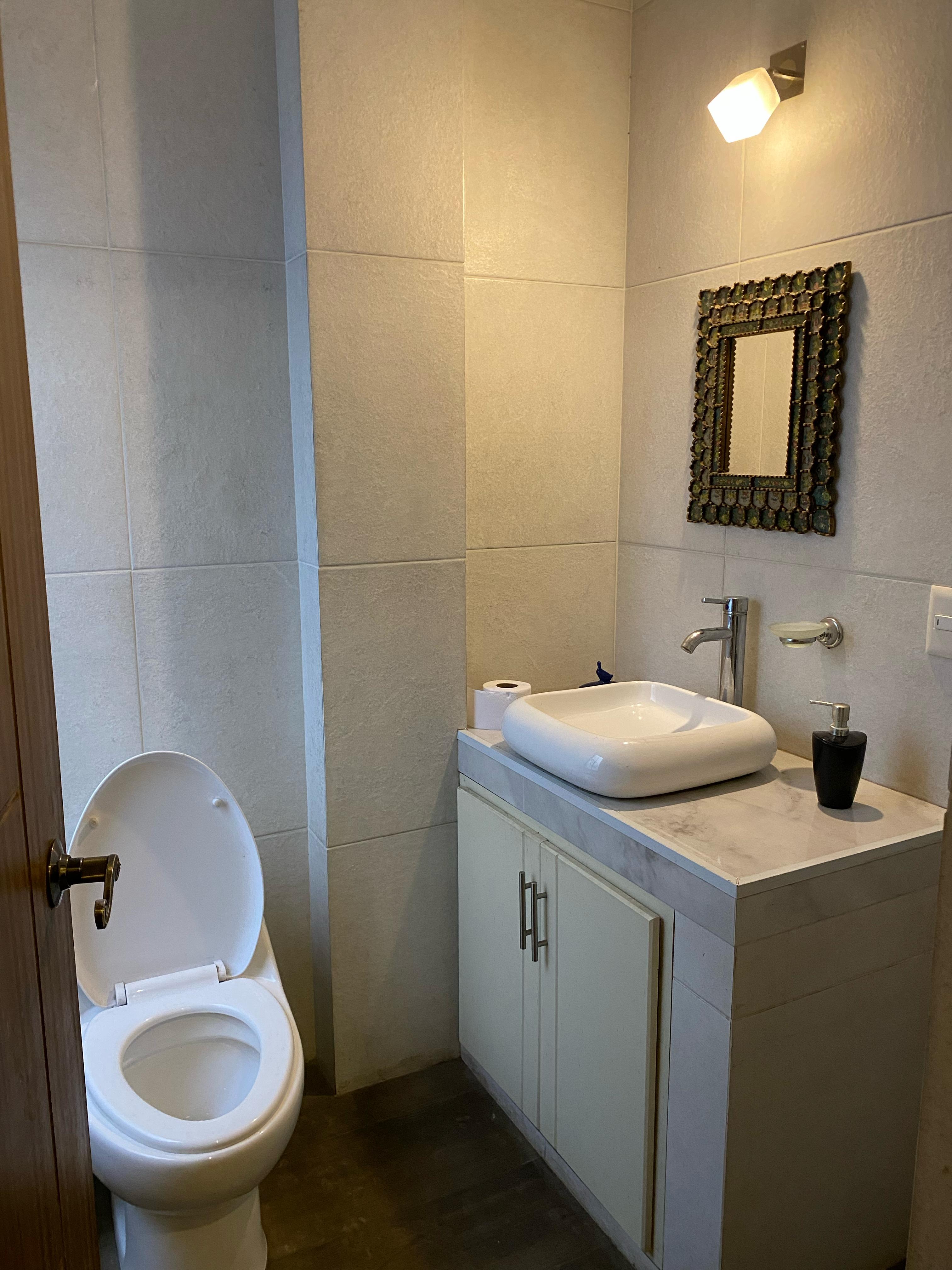 ¡Calacoto! Casa en esquina a precio de terreno 🏡✨