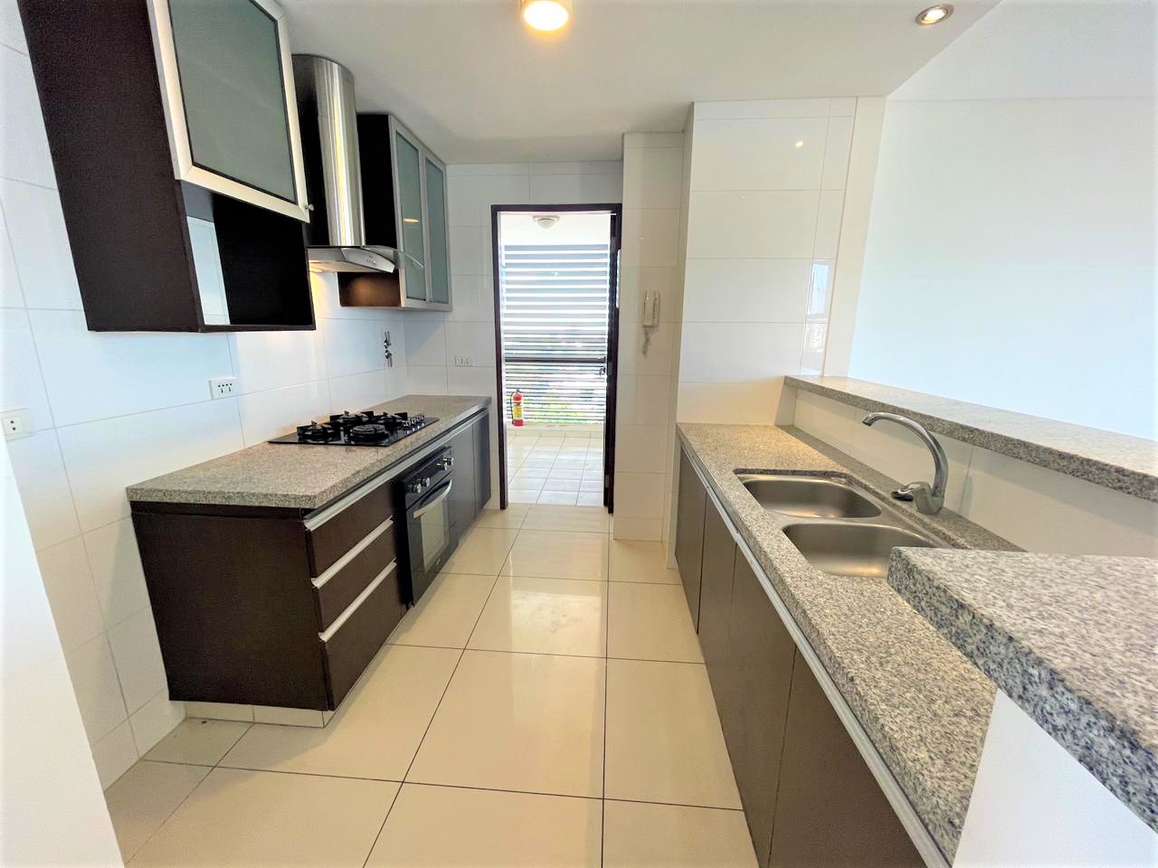 Hermoso departamento en venta de 2 dormitorios Zona Sur Parque Urbano entre 1er y 2do anillo